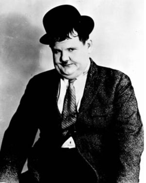 A black and white publicity photo of Oliver Hardy, c. 1930s
