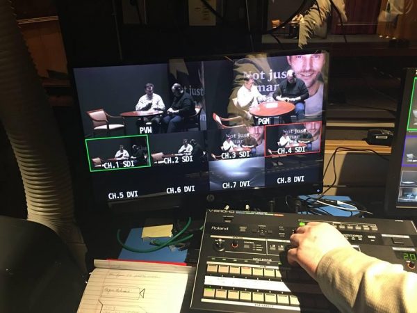 Behind the scenes of the livestream Behind the scenes of the livestream