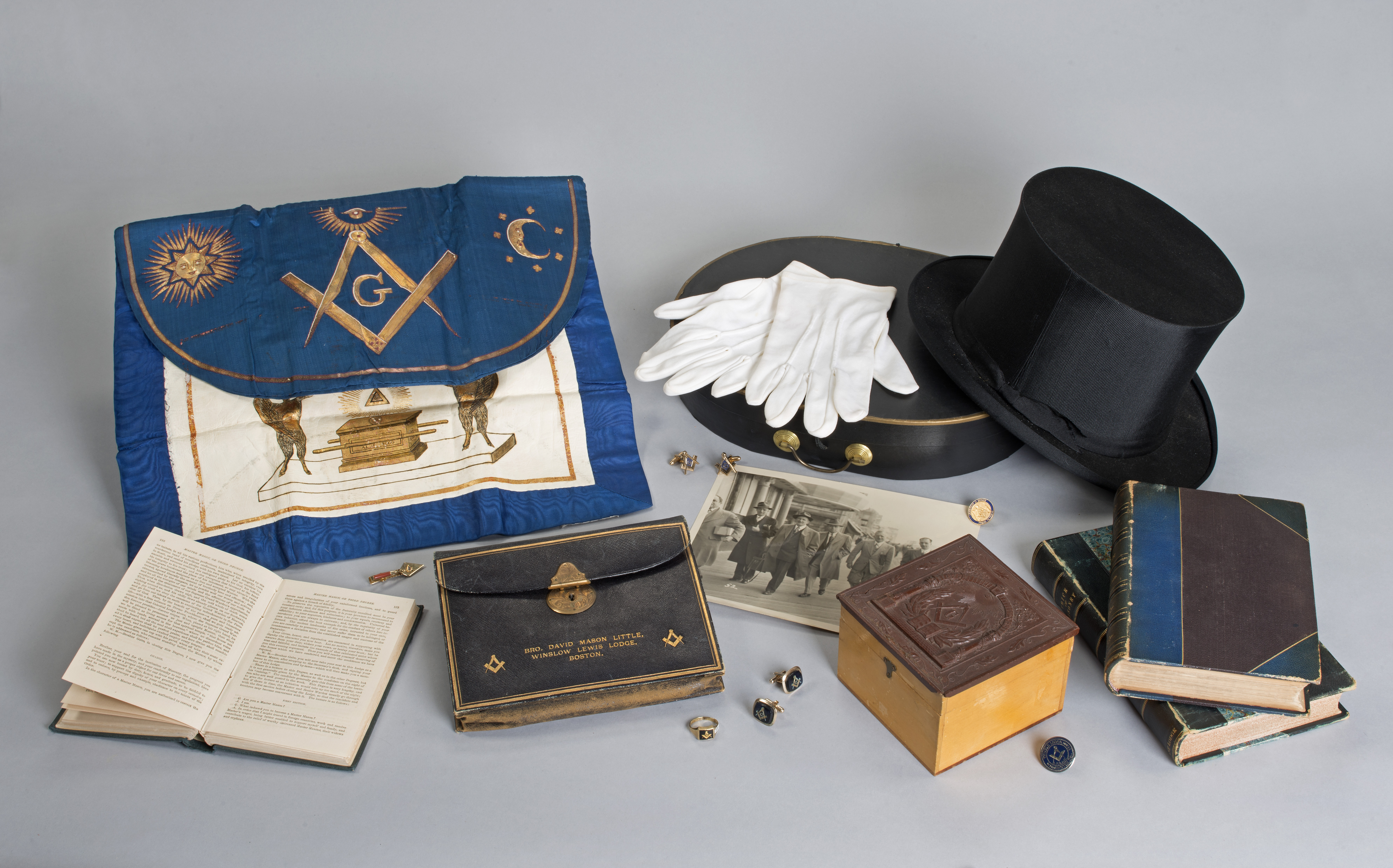 Masonic apron and artifacts Masonic apron and artifacts